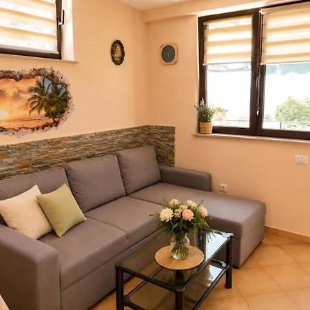 Gaia With Private Parking Apartament